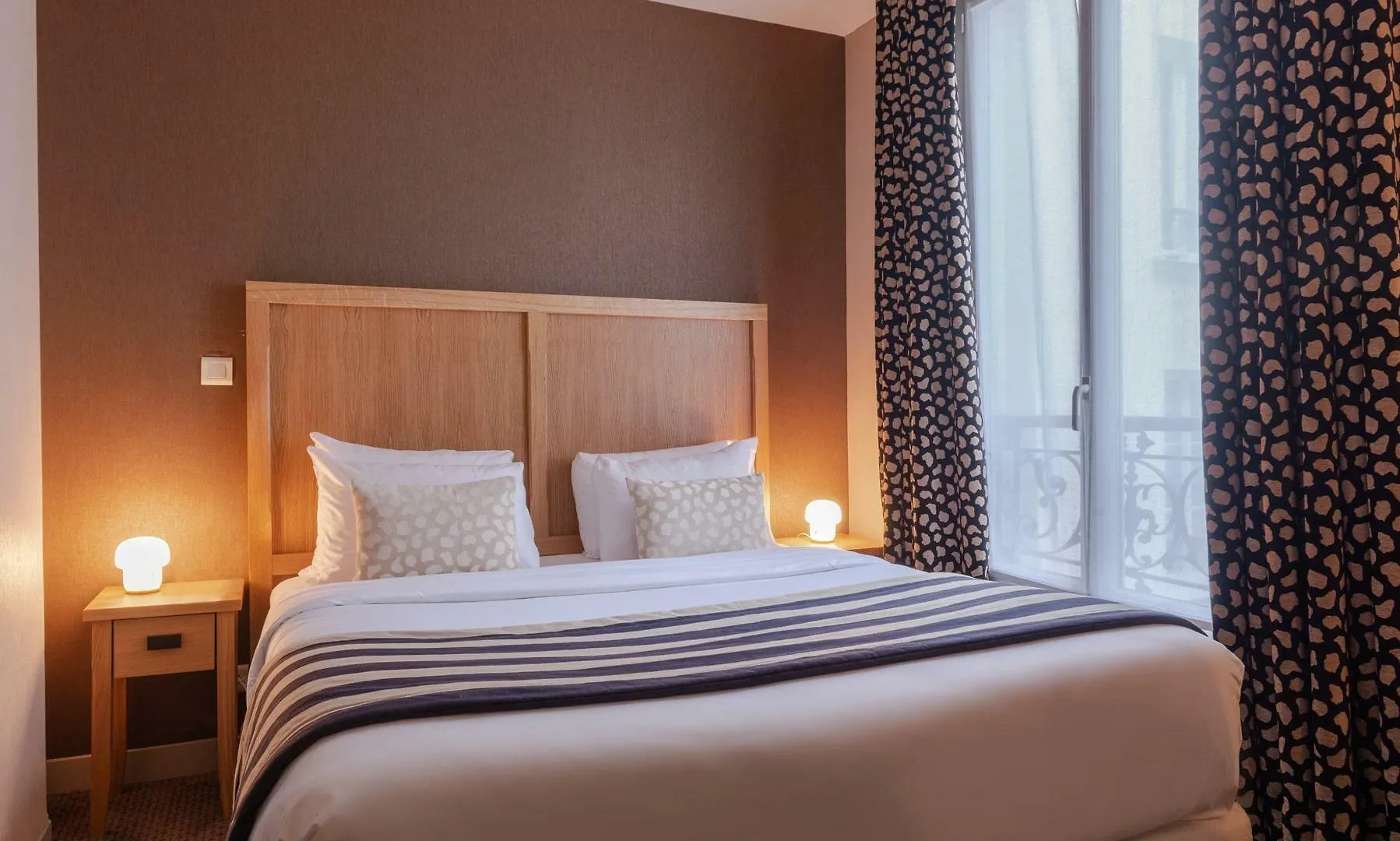 29 Lepic Hotel