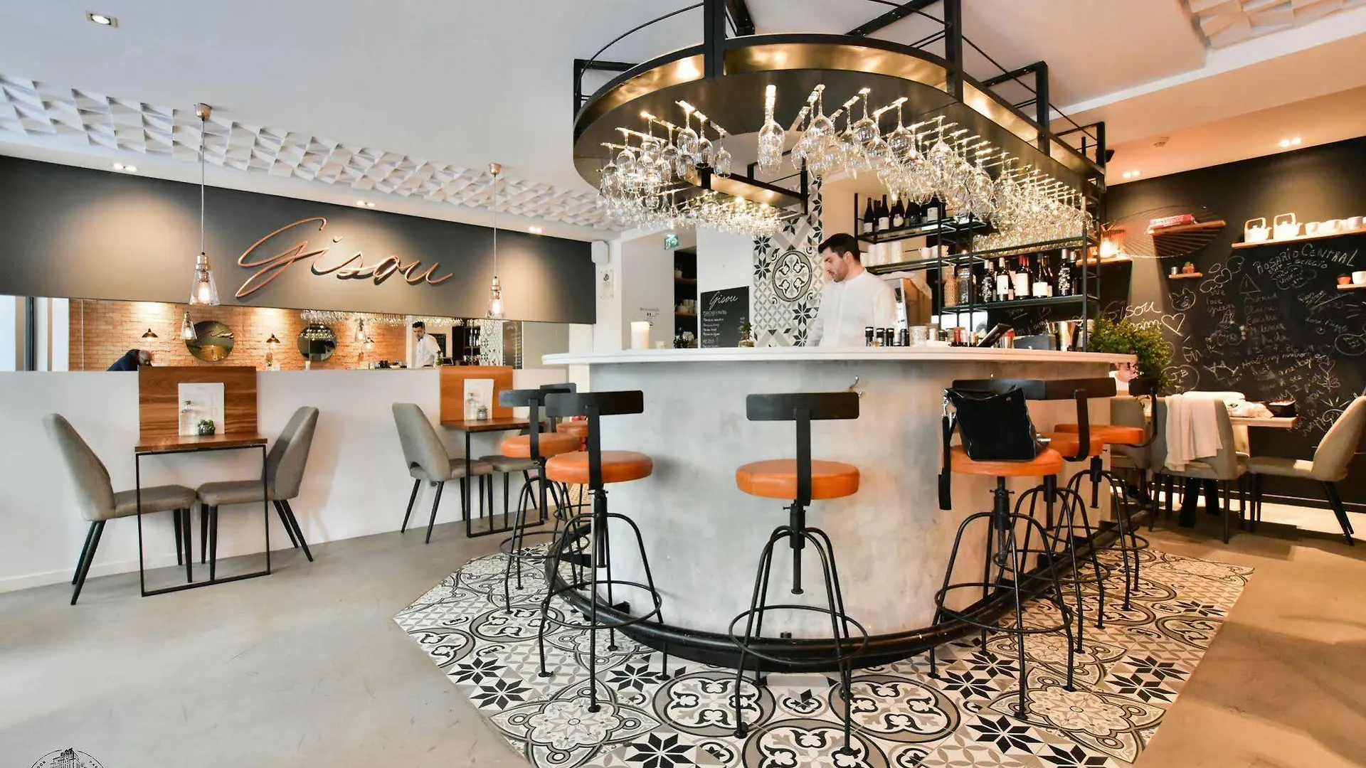 29 Lepic Hotel