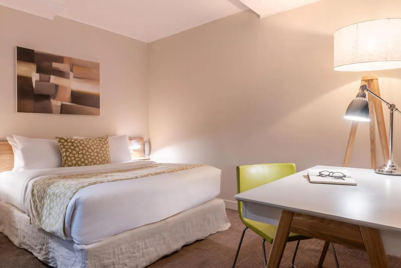 29 Lepic Hotel Paris