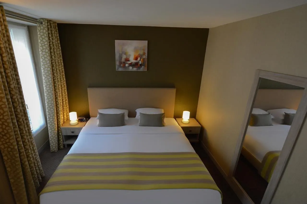 29 Lepic Hotel